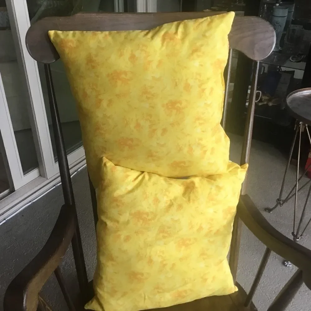 CLOSEOUT SALE. $20. NWT Hand Crafted, Quilted Yellow, Black Busy Bee Set 2